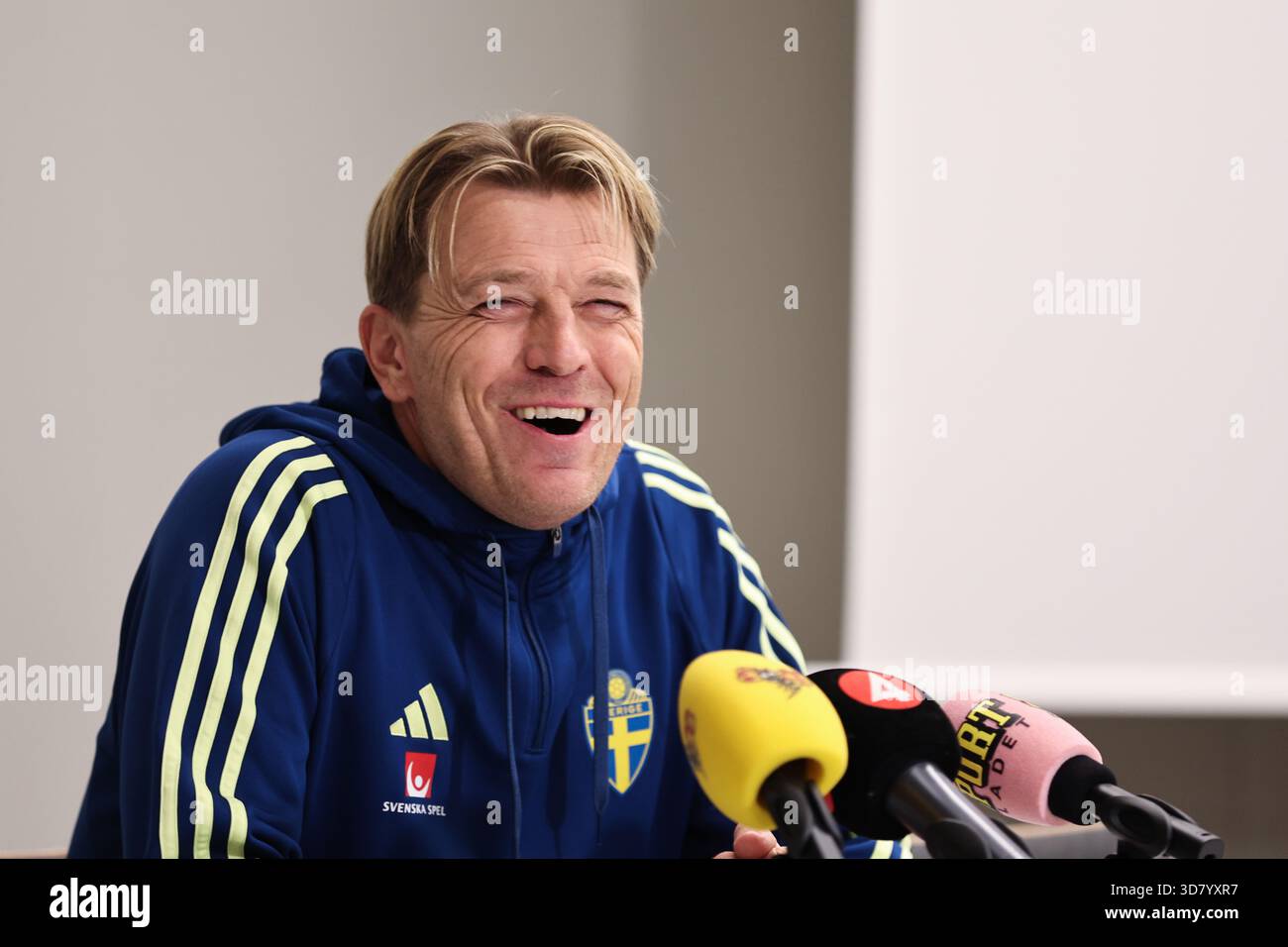 Mutigny, France. 27 novembre 2025. MUTIGNY, FRANCE 20251127Le capitaine de l'équipe nationale de Suède Tony Gustavsson lors d'une conférence de presse à l'hôtel Loisium Wine & Spa à Mutigny, en France, en prévision du match de Ligue nationale de demain entre la France et la Suède. Photo : Caisa Rasmussen/TT/Code 12150 *** L'image est incluse dans le FORFAIT SPORT. Pour les autres PAIEMENT IMAGE*** ce texte est traduit automatiquement crédit : TT News Agency/Alamy Live News Banque D'Images