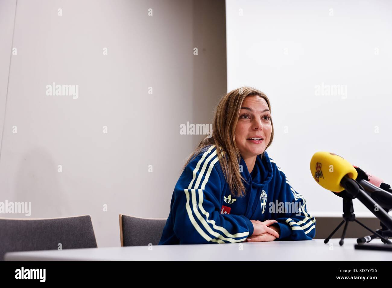 Mutigny, France. 27 novembre 2025. MUTIGNY, FRANCE 20251127La joueuse de l'équipe nationale suédoise Johanna Rytting Kaneryd lors d'une conférence de presse à l'hôtel Loisium Wine & Spa à Mutigny, en France, en prévision du match de Ligue nationale de demain entre la France et la Suède. Photo : Caisa Rasmussen/TT/Code 12150 *** L'image est incluse dans le FORFAIT SPORT. Pour les autres IMAGES PAYANTES*** ce texte est traduit automatiquement crédit : TT News Agency/Alamy Live News Banque D'Images