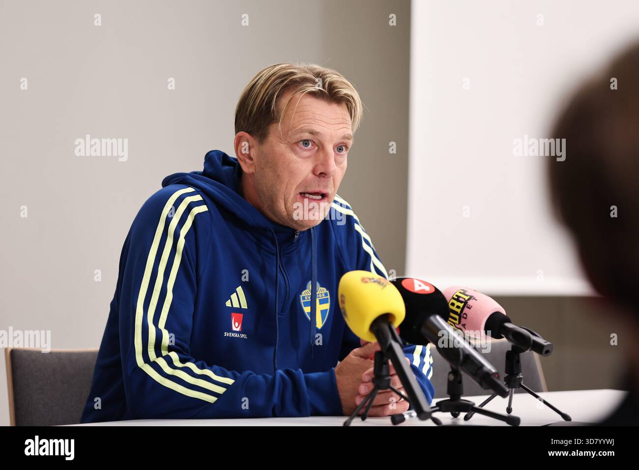 Mutigny, France. 27 novembre 2025. MUTIGNY, FRANCE 20251127Le capitaine de l'équipe nationale de Suède Tony Gustavsson lors d'une conférence de presse à l'hôtel Loisium Wine & Spa à Mutigny, en France, en prévision du match de Ligue nationale de demain entre la France et la Suède. Photo : Caisa Rasmussen/TT/Code 12150 *** L'image est incluse dans le FORFAIT SPORT. Pour les autres PAIEMENT IMAGE*** ce texte est traduit automatiquement crédit : TT News Agency/Alamy Live News Banque D'Images