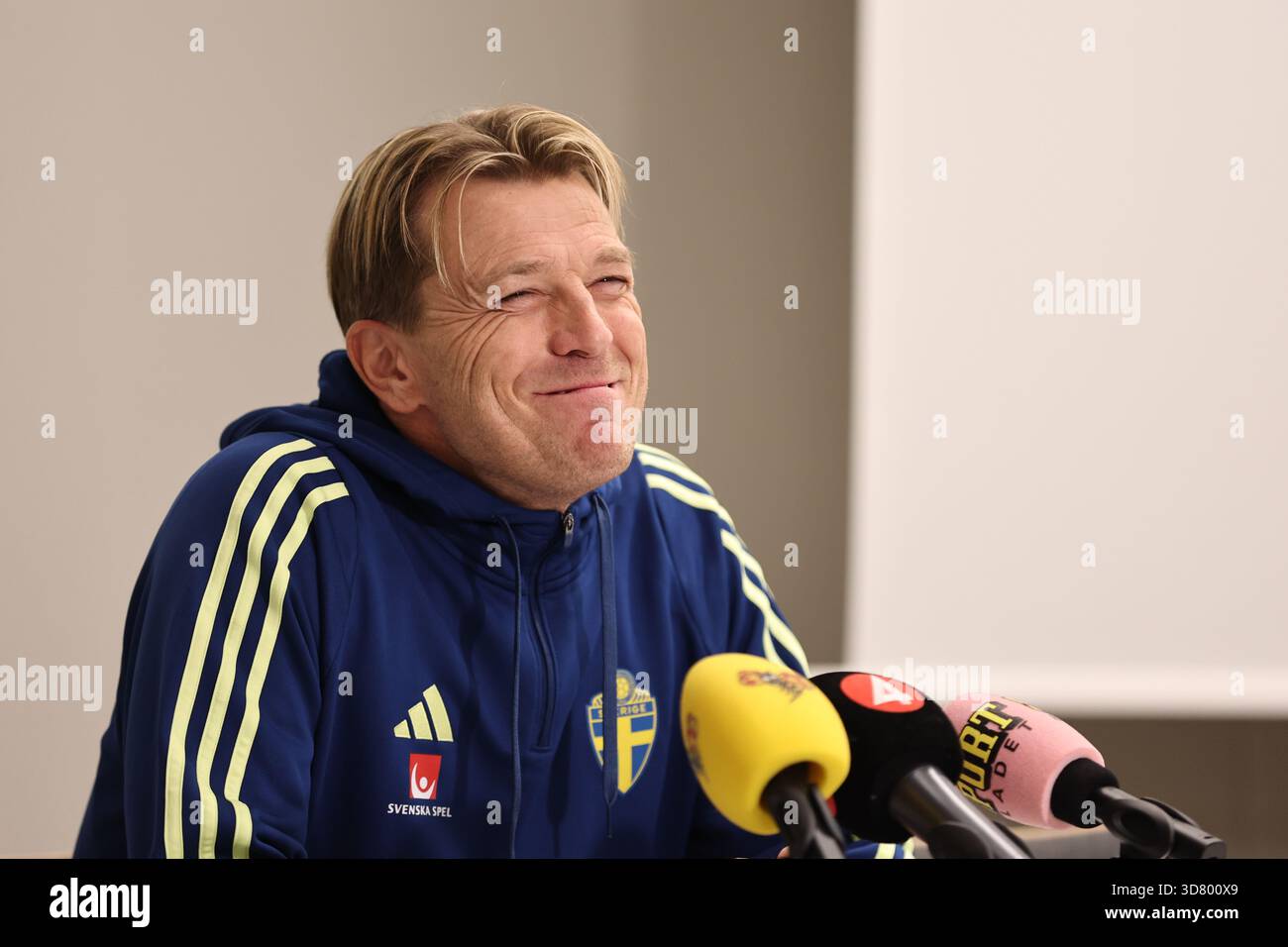 Mutigny, France. 27 novembre 2025. MUTIGNY, FRANCE 20251127Le capitaine de l'équipe nationale de Suède Tony Gustavsson lors d'une conférence de presse à l'hôtel Loisium Wine & Spa à Mutigny, en France, en prévision du match de Ligue nationale de demain entre la France et la Suède. Photo : Caisa Rasmussen/TT/Code 12150 *** L'image est incluse dans le FORFAIT SPORT. Pour les autres PAIEMENT IMAGE*** ce texte est traduit automatiquement crédit : TT News Agency/Alamy Live News Banque D'Images