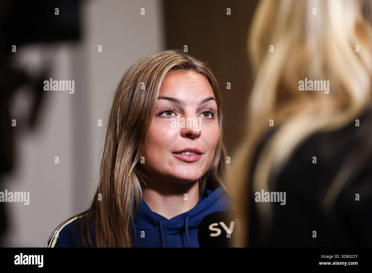 Mutigny, France. 27 novembre 2025. MUTIGNY, FRANCE 20251127La joueuse de l'équipe nationale suédoise Johanna Rytting Kaneryd lors d'une conférence de presse à l'hôtel Loisium Wine & Spa à Mutigny, en France, en prévision du match de Ligue nationale de demain entre la France et la Suède. Photo : Caisa Rasmussen/TT/Code 12150 *** L'image est incluse dans le FORFAIT SPORT. Pour les autres IMAGES PAYANTES*** ce texte est traduit automatiquement crédit : TT News Agency/Alamy Live News Banque D'Images