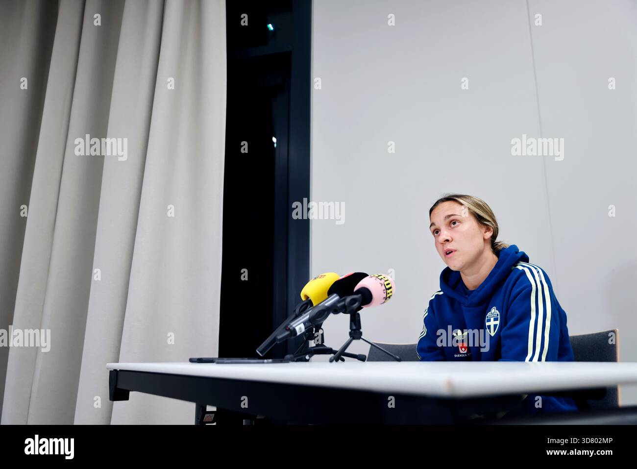 Mutigny, France. 27 novembre 2025. MUTIGNY, FRANCE 20251127La joueuse de l'équipe nationale suédoise Julia Zigiotti Olme lors d'une conférence de presse à l'hôtel Loisium Wine & Spa à Mutigny, en France, avant le match de Ligue nationale de demain entre la France et la Suède. Photo : Caisa Rasmussen/TT/Code 12150 *** L'image est incluse dans le FORFAIT SPORT. Pour les autres PAIEMENT IMAGE*** ce texte est traduit automatiquement crédit : TT News Agency/Alamy Live News Banque D'Images