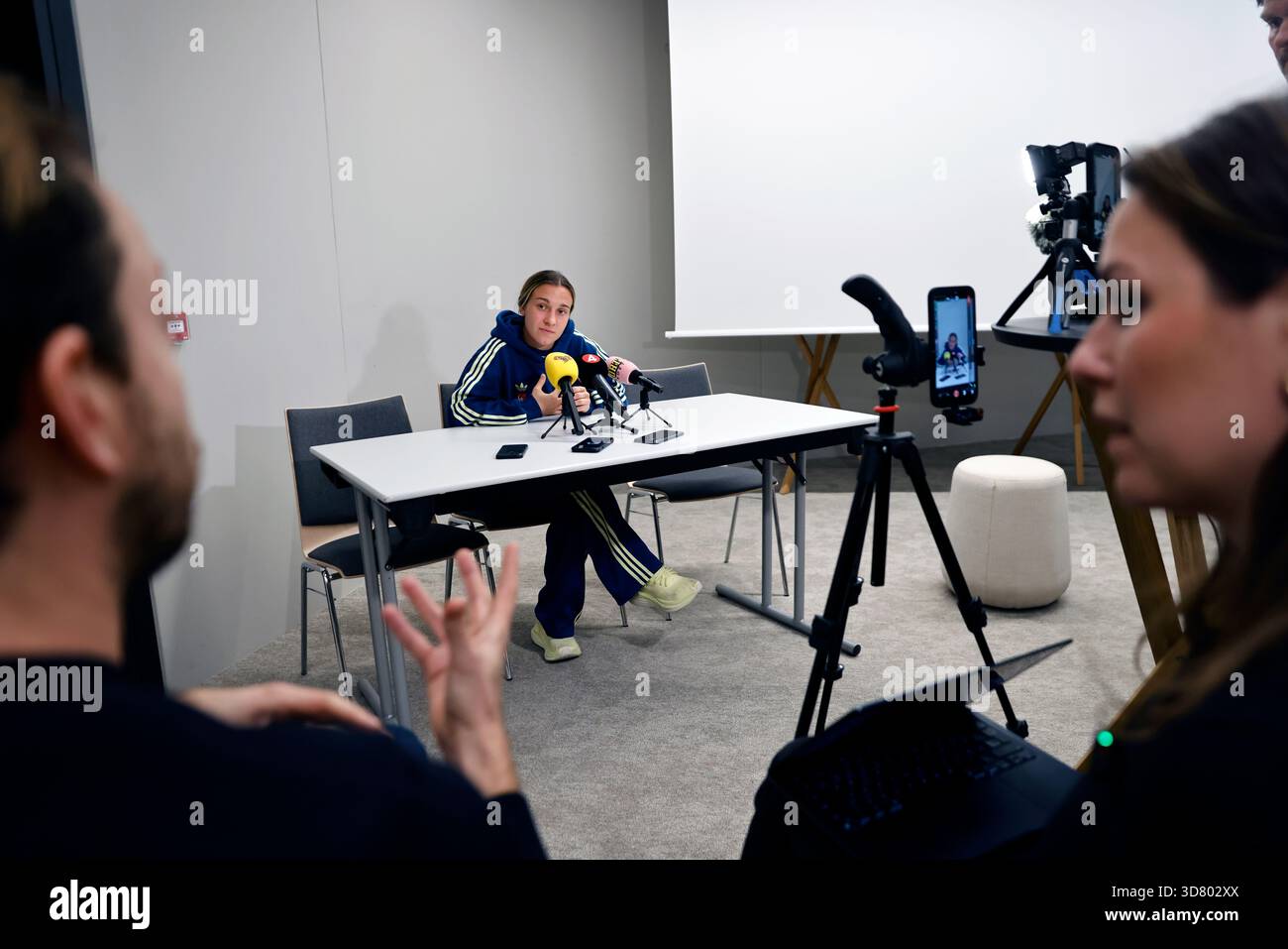 Mutigny, France. 27 novembre 2025. MUTIGNY, FRANCE 20251127La joueuse de l'équipe nationale suédoise Julia Zigiotti Olme lors d'une conférence de presse à l'hôtel Loisium Wine & Spa à Mutigny, en France, avant le match de Ligue nationale de demain entre la France et la Suède. Photo : Caisa Rasmussen/TT/Code 12150 *** L'image est incluse dans le FORFAIT SPORT. Pour les autres PAIEMENT IMAGE*** ce texte est traduit automatiquement crédit : TT News Agency/Alamy Live News Banque D'Images