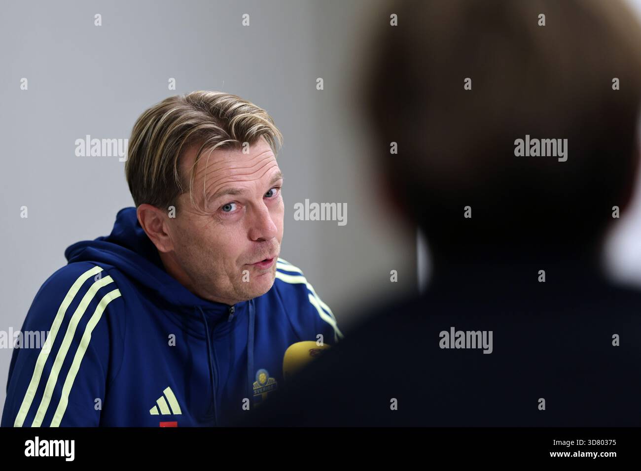 Mutigny, France. 27 novembre 2025. MUTIGNY, FRANCE 20251127Le capitaine de l'équipe nationale de Suède Tony Gustavsson lors d'une conférence de presse à l'hôtel Loisium Wine & Spa à Mutigny, en France, en prévision du match de Ligue nationale de demain entre la France et la Suède. Photo : Caisa Rasmussen/TT/Code 12150 *** L'image est incluse dans le FORFAIT SPORT. Pour les autres PAIEMENT IMAGE*** ce texte est traduit automatiquement crédit : TT News Agency/Alamy Live News Banque D'Images