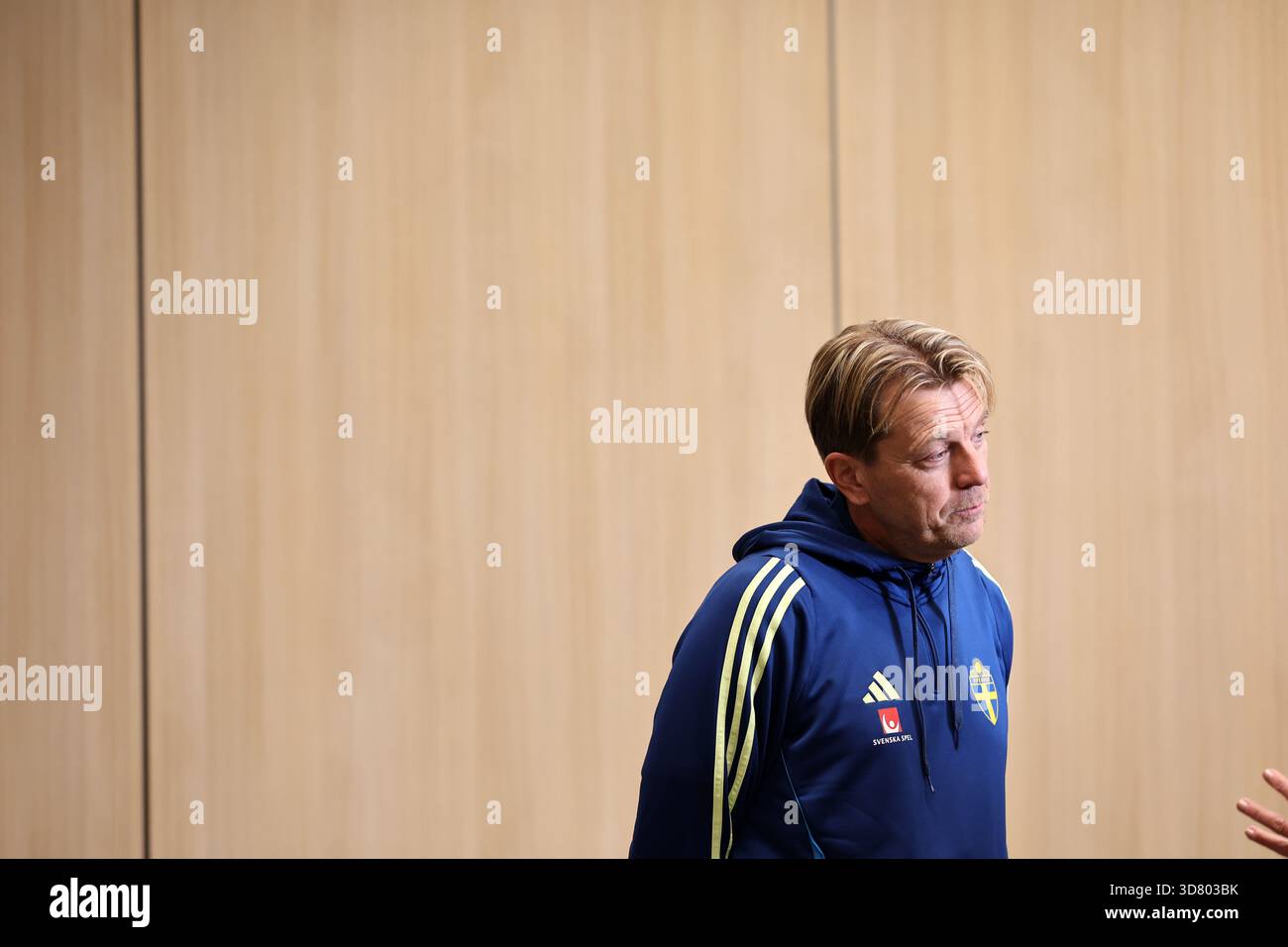 Mutigny, France. 27 novembre 2025. MUTIGNY, FRANCE 20251127Le capitaine de l'équipe nationale de Suède Tony Gustavsson lors d'une conférence de presse à l'hôtel Loisium Wine & Spa à Mutigny, en France, en prévision du match de Ligue nationale de demain entre la France et la Suède. Photo : Caisa Rasmussen/TT/Code 12150 *** L'image est incluse dans le FORFAIT SPORT. Pour les autres PAIEMENT IMAGE*** ce texte est traduit automatiquement crédit : TT News Agency/Alamy Live News Banque D'Images