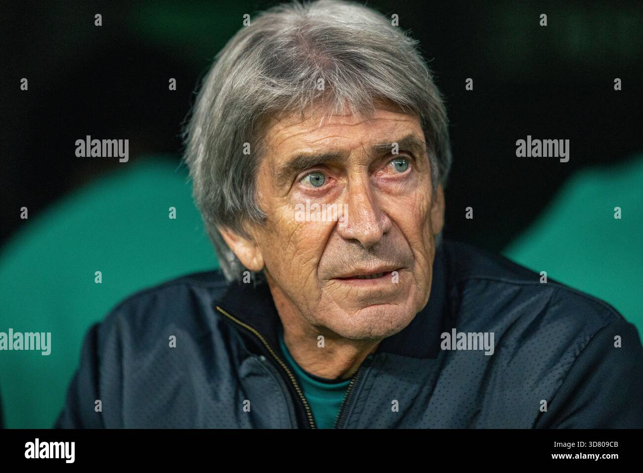 Séville, Espagne. 27 novembre 2025. SÉVILLE, ESPAGNE - NOVEMBRE 27 : Manuel Pellegrini entraîneur-chef du Real Betis L'UEFA Europa League 2025/26 League phase MD5 match entre le Real Betis Balompie et le FC Utrecht le 27 novembre 2025 à Séville, Espagne.(photo Gabriel Colchero/photo Players images/Magara Press) crédit : Magara Press SL/Alamy Live News Banque D'Images