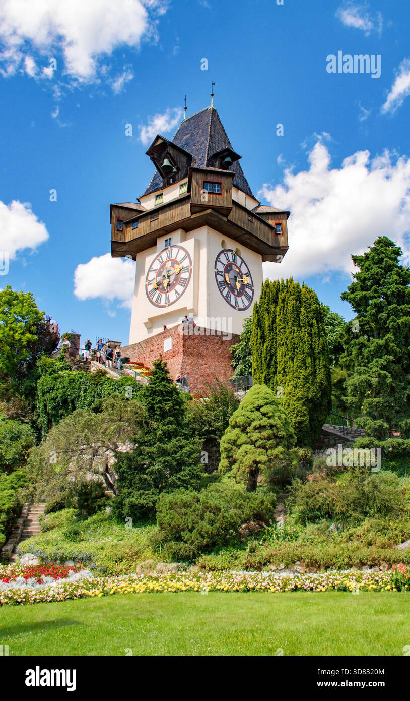 Célèbre Tour de l'horloge (Uhrturm) à Graz, le symbole de la ville, Styrie, Autriche. Banque D'Images