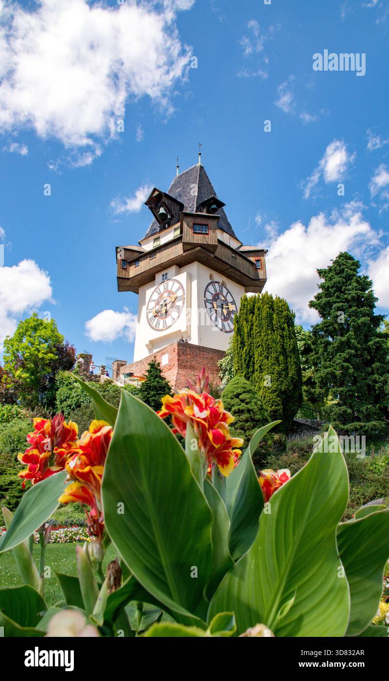 Célèbre Tour de l'horloge (Uhrturm) à Graz, le symbole de la ville, Styrie, Autriche. Banque D'Images