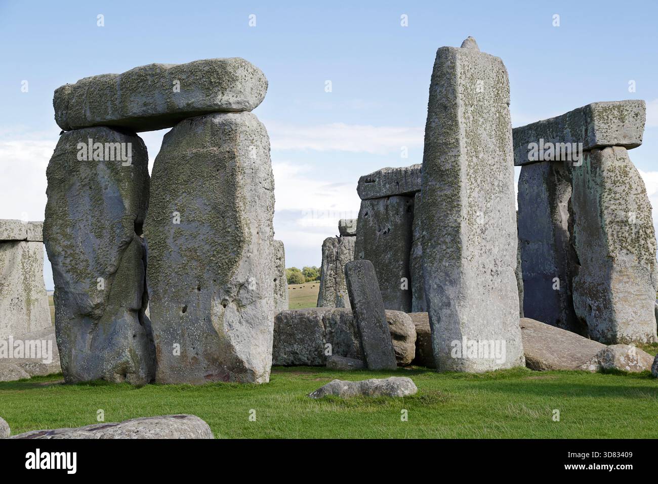 Vue du monument de Stonehenge sur la plaine de Salisbury dans le Wiltshire, Angleterre, Royaume-Uni Banque D'Images