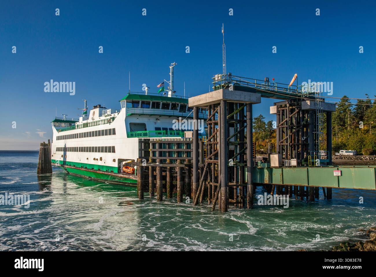 Ferry MV Salish en provenance de Port Townsend, arrivant au terminal de ferry Keystone près de Coupeville, Whidbey Island, État de Washington, États-Unis Banque D'Images
