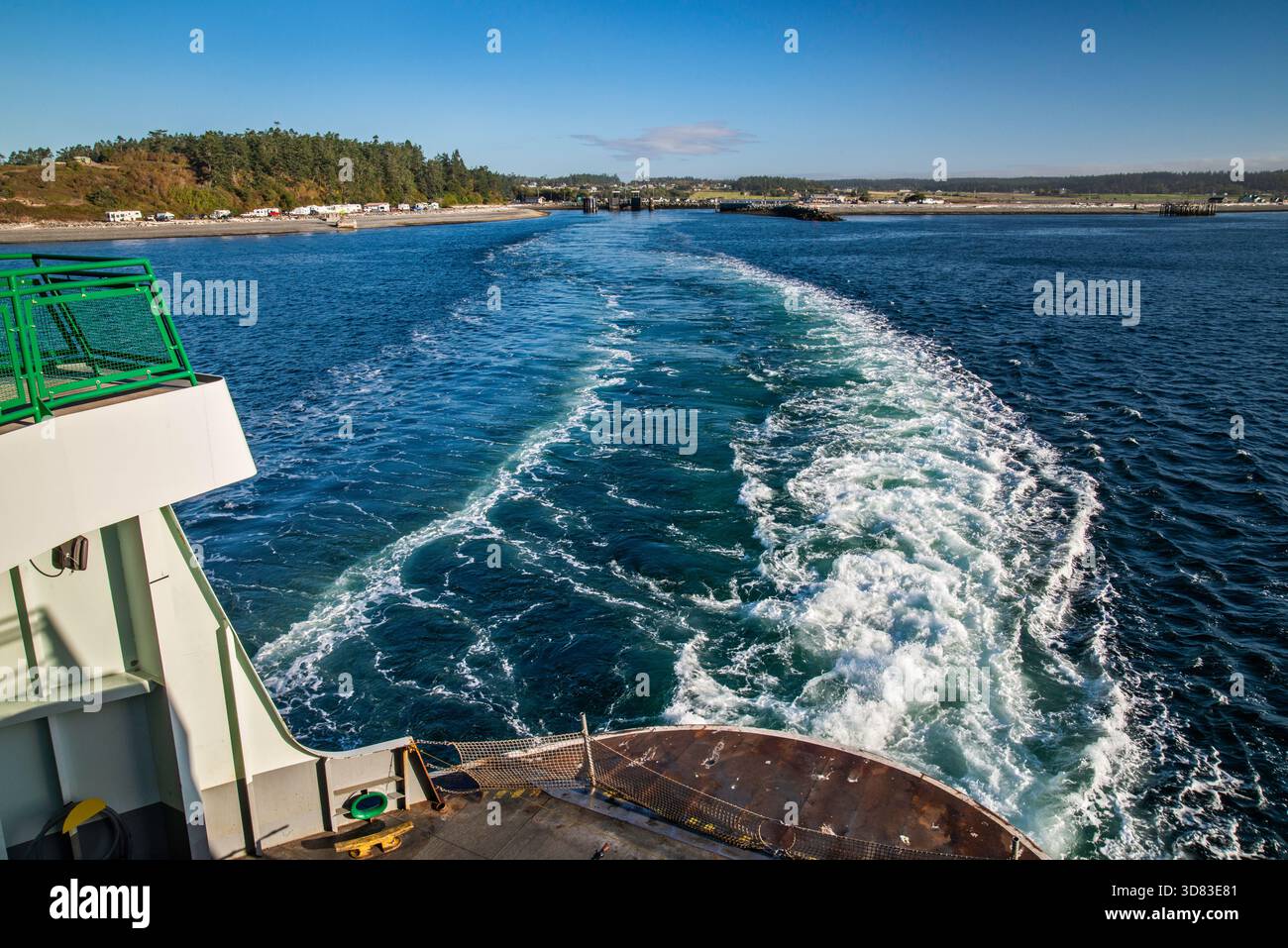 Sillage du ferry MV Salish, traversant Puget Sound, en route de Keystone Ferry terminal près de Coupeville, Whidbey Island, à Port Townsend, Washington, États-Unis Banque D'Images