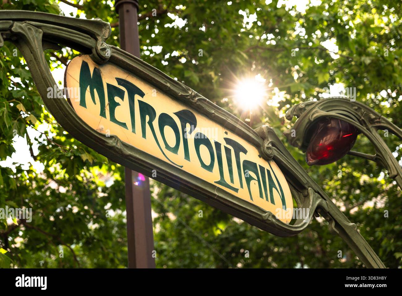 Panneau métro Paris France Art Nouveau à l'entrée de la gare Banque D'Images
