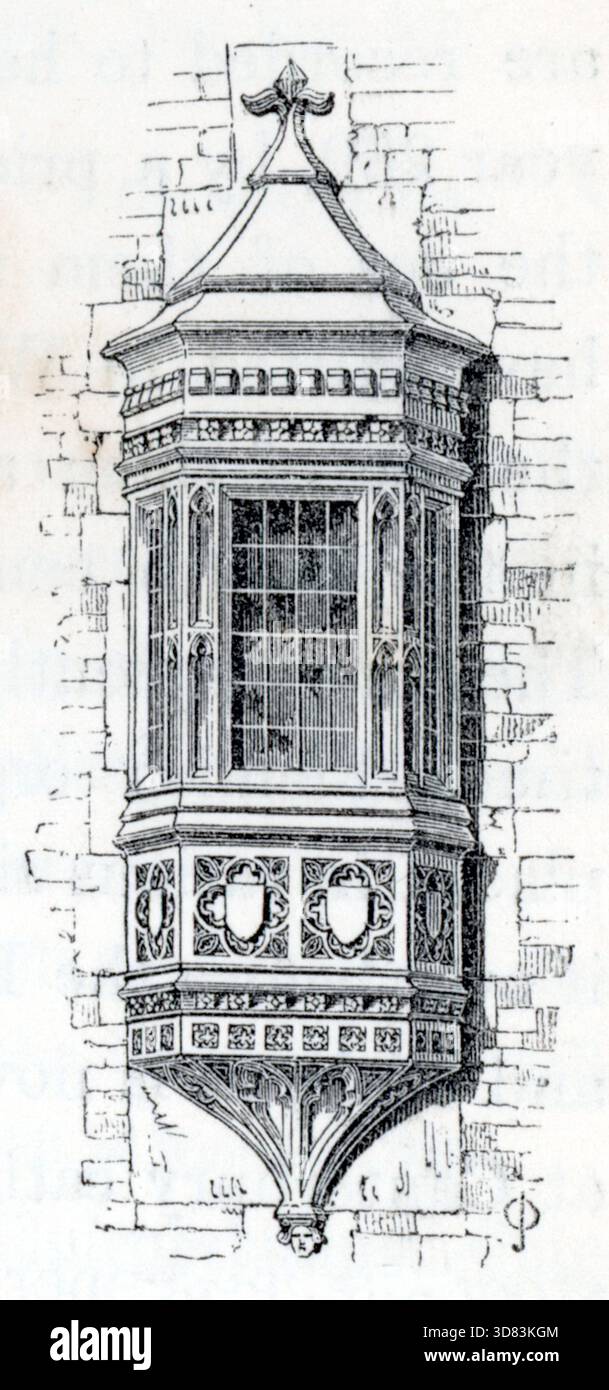 Une fenêtre d'oriel fait saillie d'un mur de pierre, encadrée par des panneaux sculptés, des motifs circulaires, et un toit pointu avec un finial. Des panneaux de verre à motif quadrillé remplissent la façade. La base effilée se termine par un support sculpté, mettant en valeur l'artisanat gothique ou Renaissance. Extrait d'une collection de gravures sur bois publiée dans la 4e édition (agrandie) d'Un Glossaire des termes utilisés dans l'architecture grecque, romaine, italienne et gothique, qui a été publiée en 1845. Dans certains cas, les pages avaient un peu de foxing modéré, qui peut être visible dans mes photographies. Banque D'Images
