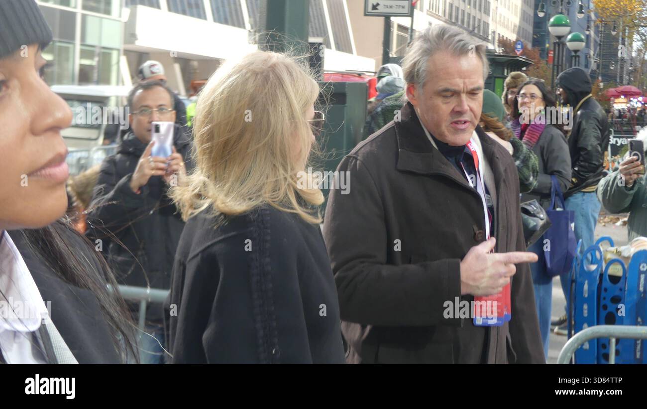42nd St et 6th Ave, New York, NY 10019 États-Unis. 24 novembre 2025. Jessica Tisch, commissaire du NYPD, assiste à la parade de Thanksgiving de Macy en 2025 dans le centre-ville de Manhattan. Crédit : ©Julia Mineeva/EGBN News/Alamy Live News Banque D'Images