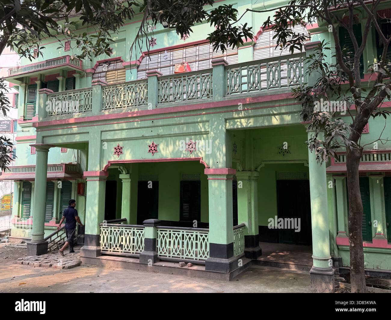 Maison de style colonial (construite pendant la période coloniale britannique) à Comilla, Bangladesh Banque D'Images