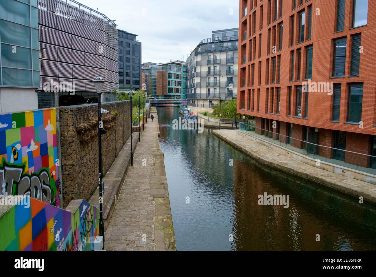 Bâtiments modernes et anciens convertis sur le canal Rochdale à Ancoats Manchester. Banque D'Images