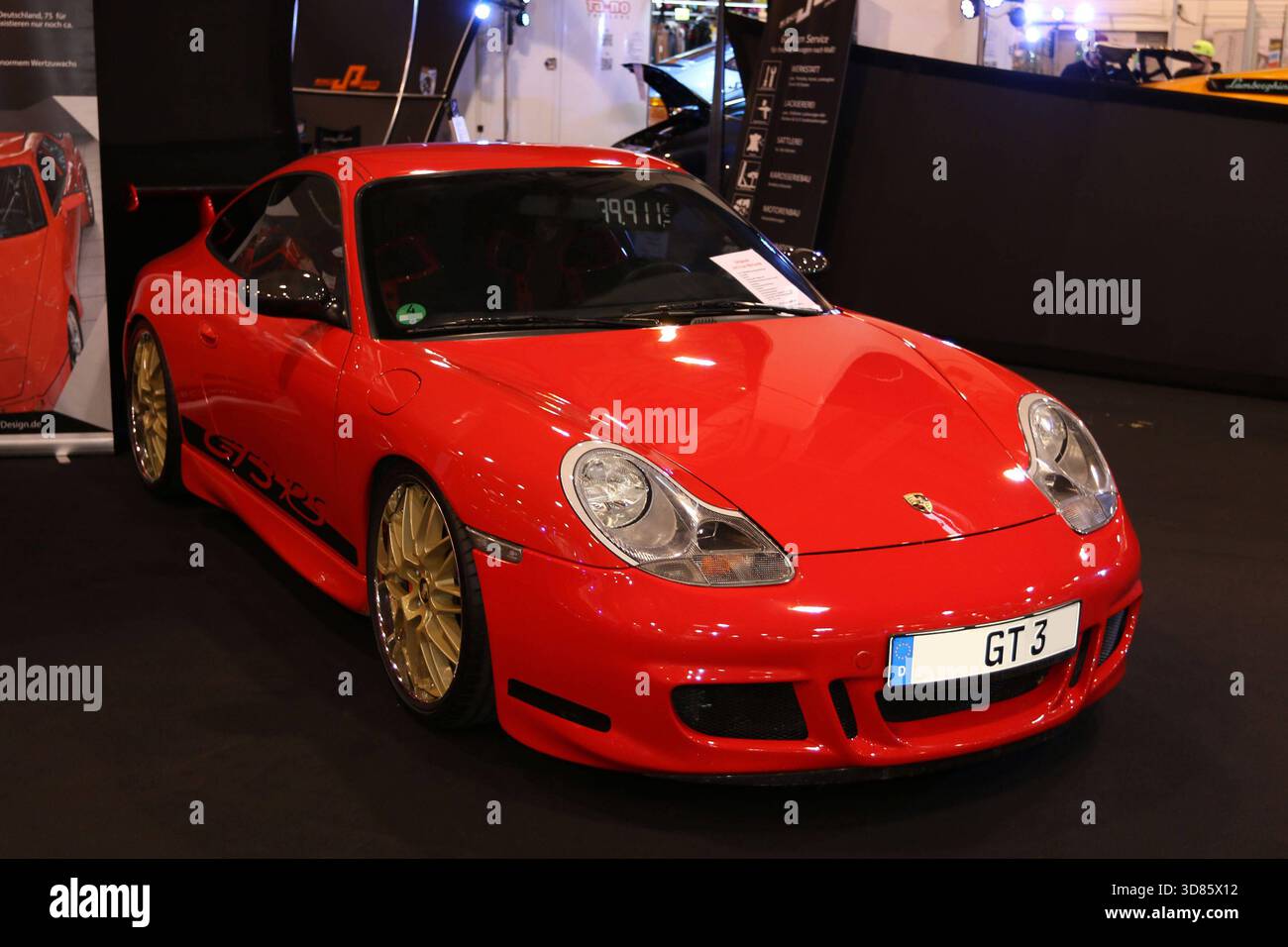 Porsche 911 GT3 RS look, Baujahr 2000, Baureihe 996, 43. Classic & Prestige salon S.I.H.A. im Rahmen der 57. Essen Motor Show 2025 29.11.-07.12.2025, Pressetag 28.11.2025, Essen d *** Porsche 911 GT3 RS look, année modèle 2000, série 996 , 43 Classic Prestige salon S I H A dans le cadre du Essen Motor Show 57 2025 29 11 07 12 2025, journée presse 28 11 2025 , Essen D. Banque D'Images