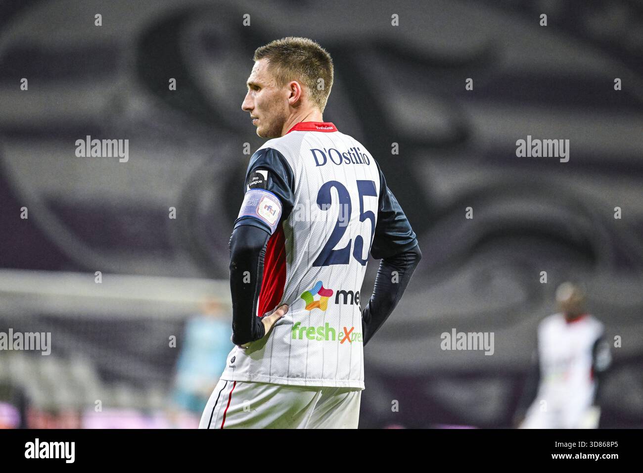 Anvers, Belgique. 28 novembre 2025. Jonathan D'Ostilio de Liège photographié lors d'un match de football entre Beerschot va et RFC Liège, vendredi 28 novembre 2025 à Anvers, le jour 15 de la deuxième division 2025-2026 'Challenger Pro League' 1B du championnat belge. BELGA PHOTO TOM GOYVAERTS crédit : Belga News Agency/Alamy Live News Banque D'Images