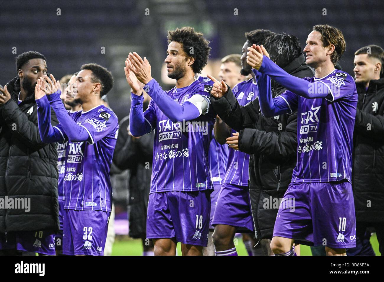 Anvers, Belgique. 28 novembre 2025. Ryan Sanusi de Beerschot célèbre après avoir remporté un match de football entre Beerschot va et RFC Liège, vendredi 28 novembre 2025 à Anvers, le jour 15 de la deuxième division 2025-2026 'Challenger Pro League' 1B du championnat belge. BELGA PHOTO TOM GOYVAERTS crédit : Belga News Agency/Alamy Live News Banque D'Images