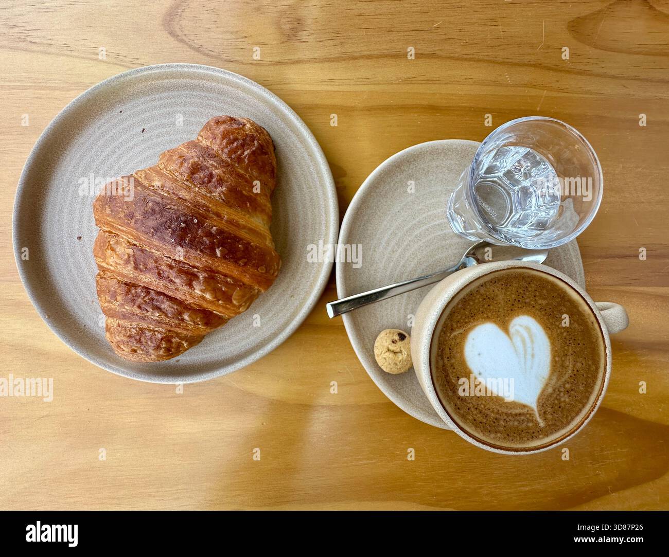 petit déjeuner croissant et café Banque D'Images
