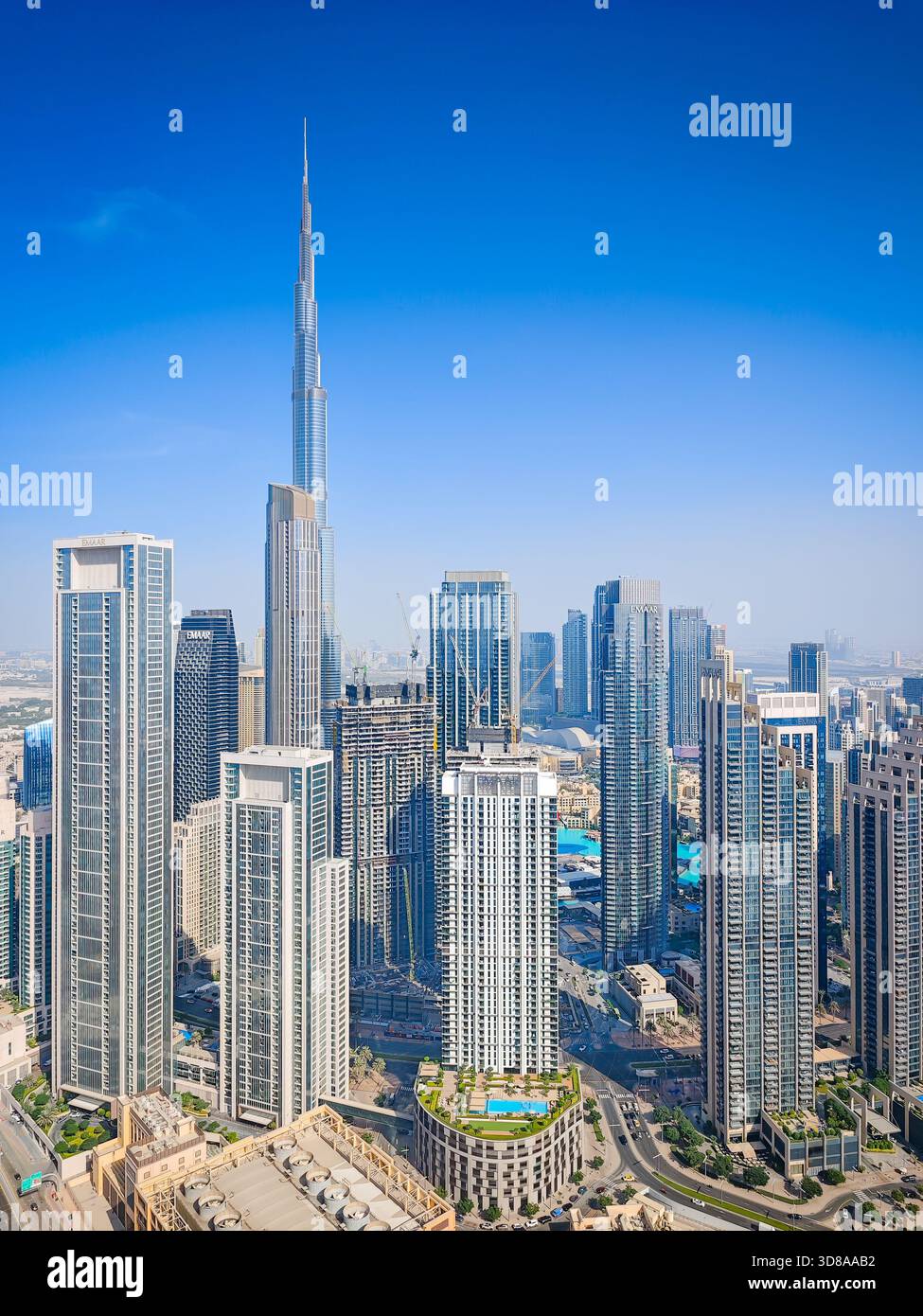 11 29 2025 - Dubaï, Émirats arabes Unis. Baie d'affaires de Dubaï et gratte-ciel du centre-ville. Vue panoramique sur drone aérien Banque D'Images
