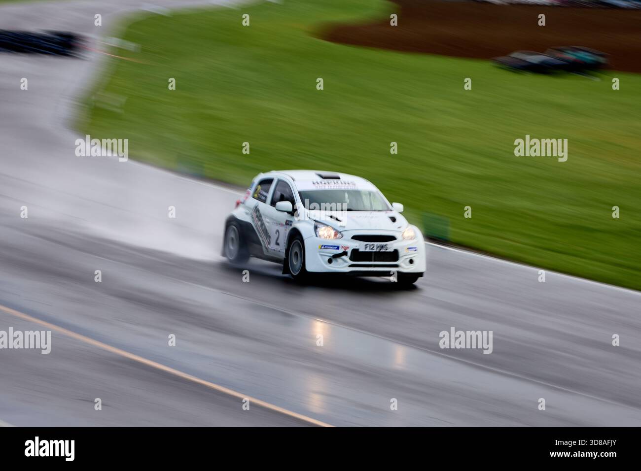 Castle Combe Race circuit, Angleterre, 29 novembre 2025, Oliver Hopkins et Ian Taylor courent pour les TRANSPORTEURS DE COURSE HOPKINS / ABX Roofing Supplies in a Mitsub Banque D'Images