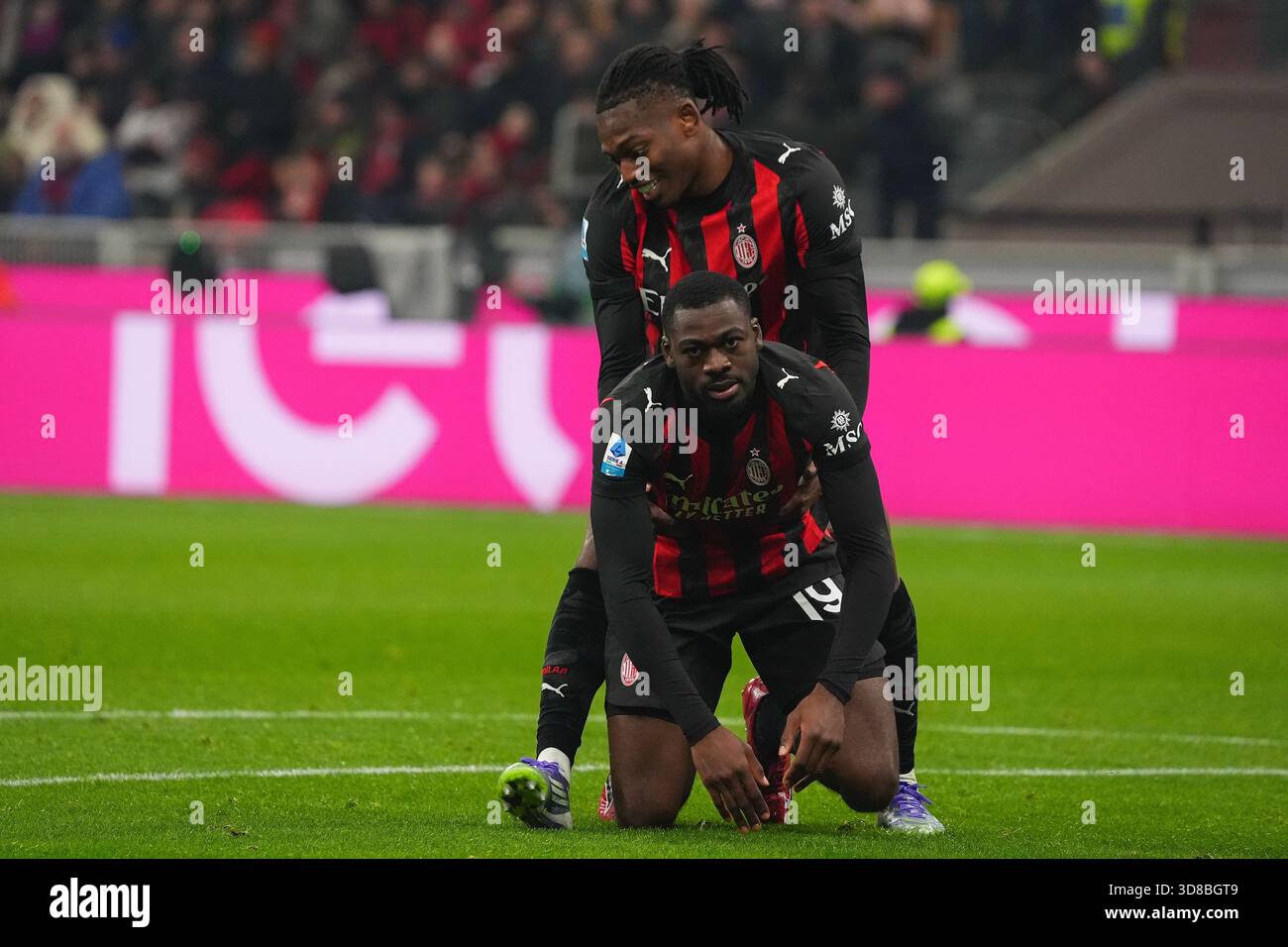 Milan, Italie. 29/11//2025. Youssouf Fofana et Rafael Leao, pendant AC Milan vs SS Lazio, Serie A, au stade Giuseppe Meazza.crédit : Alessio Morgese / Alamy Live news Banque D'Images