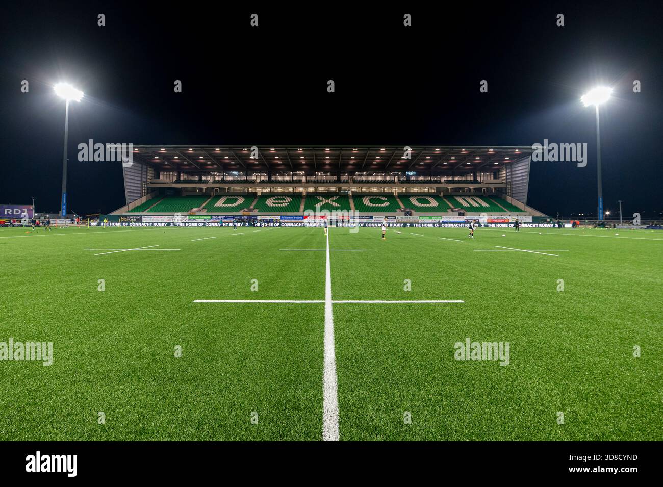 Galway, République d'Irlande. 29 novembre 2025. Vue générale du stand de Clan nouvellement construit lors du match de la ronde 6 du United Rugby Championship entre Connacht Rugby et Hollywoodbets Sharks au stade Dexcom à Galway, Irlande, le 29 novembre 2025 (photo par Andrew SURMA/Sipa USA). Crédit : Sipa US/Alamy Live News Banque D'Images