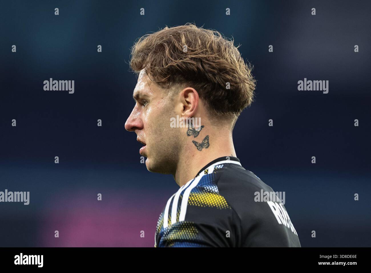 Manchester, Royaume-Uni. 29 novembre 2025. Le tatouage au cou papillon de Joe Rodon de Leeds United lors du match de premier League Manchester City vs Leeds United à Etihad Stadium, Manchester, Royaume-Uni, 29 novembre 2025 (photo par Mark Cosgrove/News images) *** GER AUT sui OUT *** à Manchester, Royaume-Uni le 29/11/2025. (Photo de Mark Cosgrove/News images/SIPA USA) crédit : SIPA USA/Alamy Live News Banque D'Images