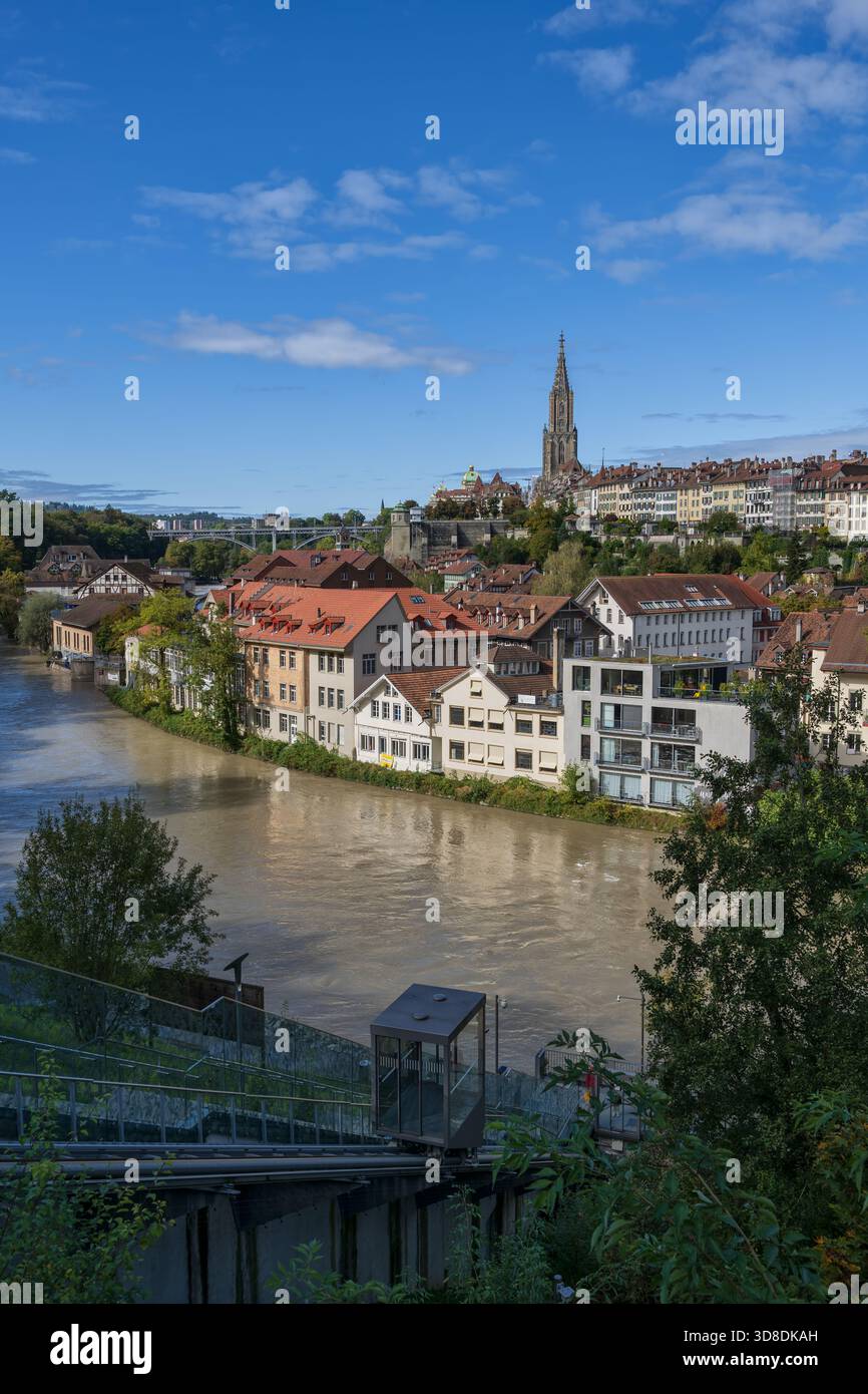 Ville de Berne en Suisse. Vue sur la vieille ville de Berne avec ascenseur à la rivière Aare. Banque D'Images