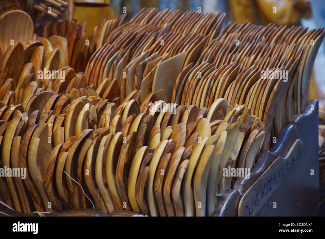 Spatule en bois pour mélanger les aliments Banque D'Images