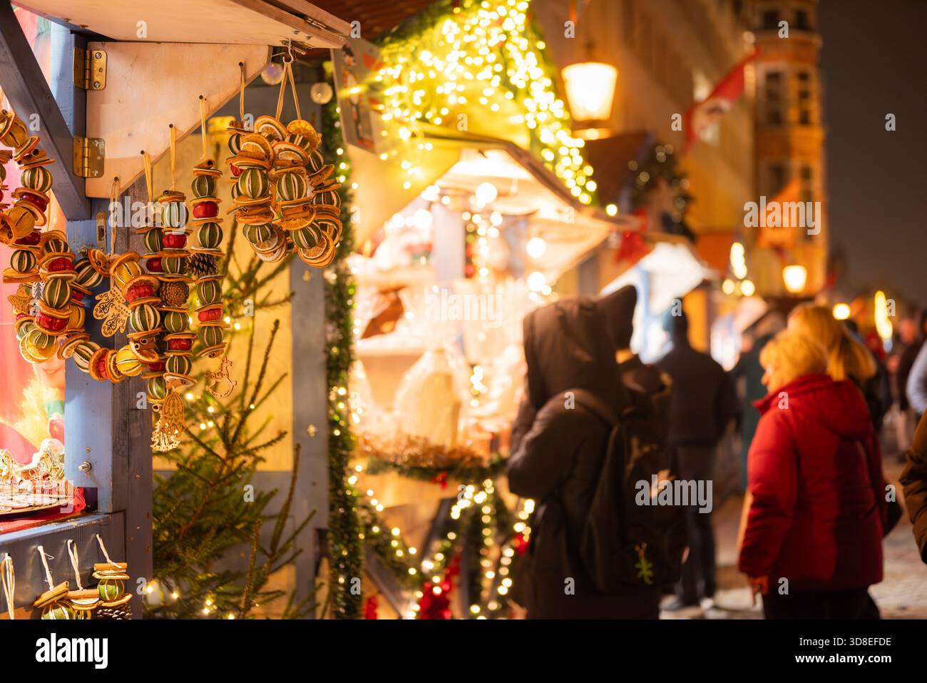 Foire d'hiver pour le nouvel an et les vacances de Noël, maisons de nourriture à Gdansk Pologne Banque D'Images