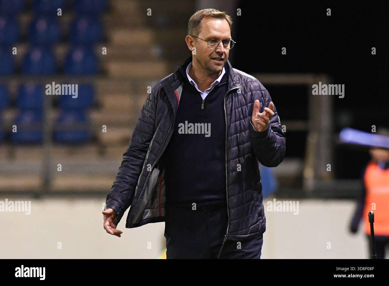 Geel, Belgique. 30 novembre 2025. Arnauld Mercier, entraîneur-chef olympique, photographié lors d'un match de football entre Jong Genk et le Royal Olympic Charleroi, dimanche 30 novembre 2025 à Geel, au jour 15 de la deuxième division 2025-2026 'Challenger Pro League' 1B du championnat belge. BELGA PHOTO JILL DELSAUX crédit : Belga News Agency/Alamy Live News Banque D'Images
