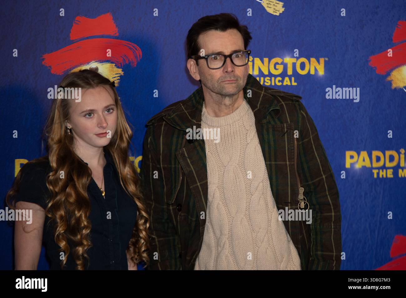 Londres, Royaume-Uni. 30h novembre 2025. Olive et David Tennant assistent à l'ouverture de Paddington la comédie musicale au Savoy Theatre. Cristina Massei/EmpicsAlamy Live News Banque D'Images