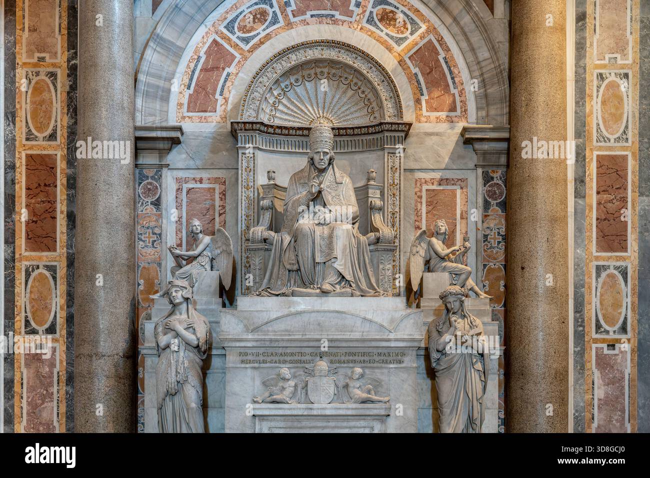 Vatican - Cité du Vatican - Basilique St Peters - monument funéraire en marbre du Pape Pie VIII avec statues Banque D'Images