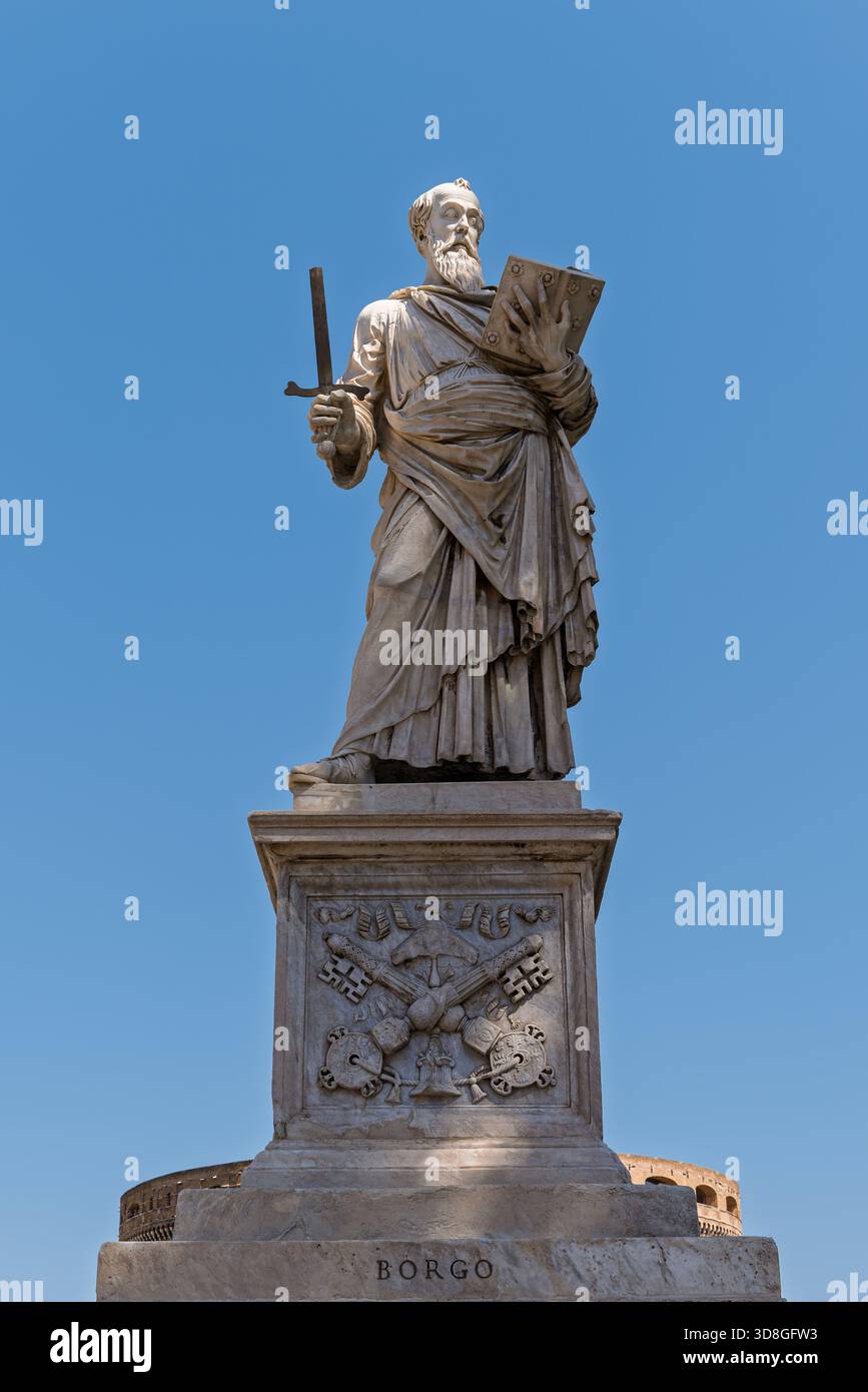 Italie - Rome - Pont Sant'Angelo - statue de Saint Paul avec livre d'épée sculpture baroque apôtre monument architecture art Banque D'Images