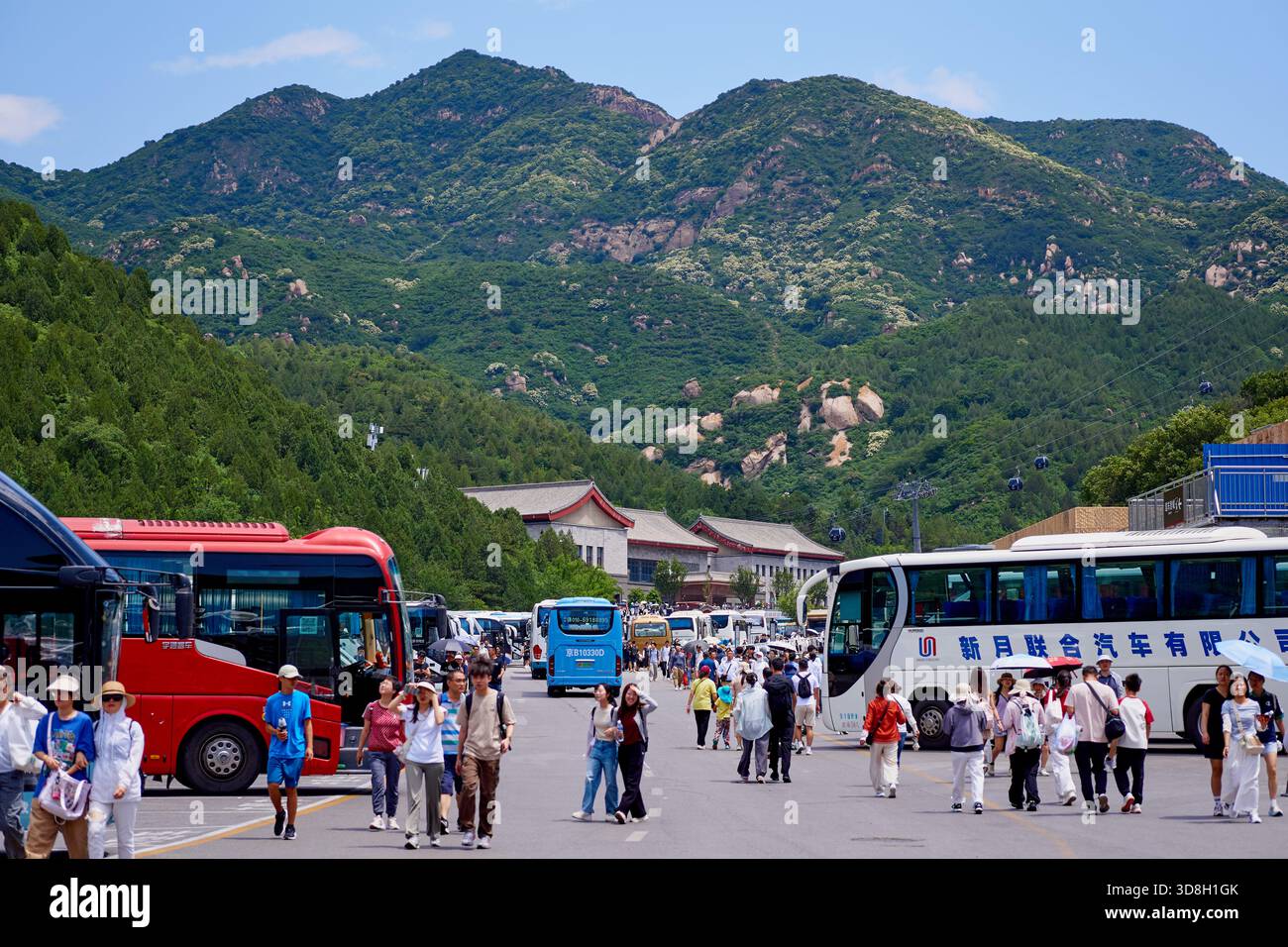 Le parking de bus animé pour la Grande Muraille à Badaling Pékin Banque D'Images