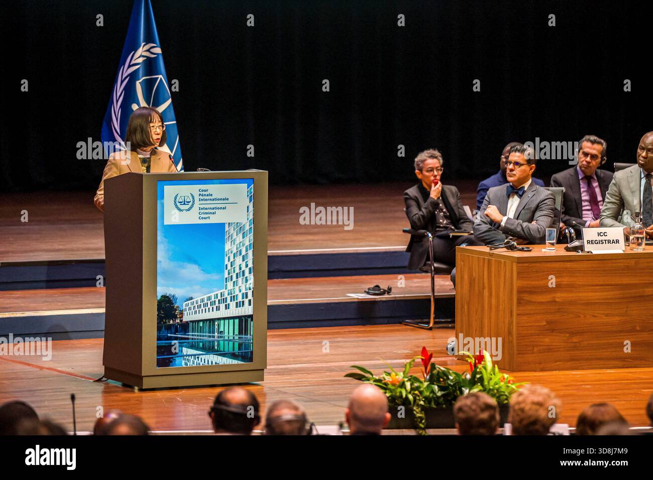 La Haye, Hollande méridionale, pays-Bas. 1er décembre 2025. Le Président de la CPI, TOMOKO AKANE, s'adresse à l'Assemblée des États parties au Statut de Rome. Le 1er décembre 2025, l’Assemblée des États parties au Statut de Rome ouvre et tient la première journée de sa 24e session à la Haye, aux pays-Bas. L'Assemblée se déroule du 1er au 6 décembre 2025. (Crédit image : © James Petermeier/ZUMA Press Wire) USAGE ÉDITORIAL SEULEMENT ! Non destiné à UN USAGE commercial ! Banque D'Images