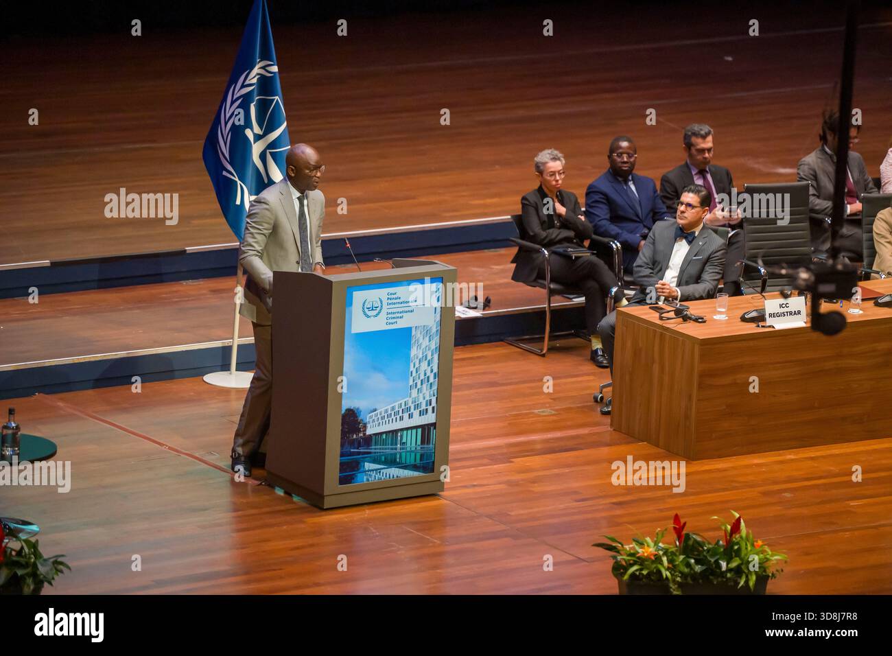 La Haye, Hollande méridionale, pays-Bas. 1er décembre 2025. Le Procureur adjoint, MAME MANDIAYE NIANG (R), s'adresse à l'Assemblée des États parties. Le 1er décembre 2025, l’Assemblée des États parties au Statut de Rome ouvre et tient la première journée de sa 24e session à la Haye, aux pays-Bas. L'Assemblée se déroule du 1er au 6 décembre 2025. (Crédit image : © James Petermeier/ZUMA Press Wire) USAGE ÉDITORIAL SEULEMENT ! Non destiné à UN USAGE commercial ! Banque D'Images