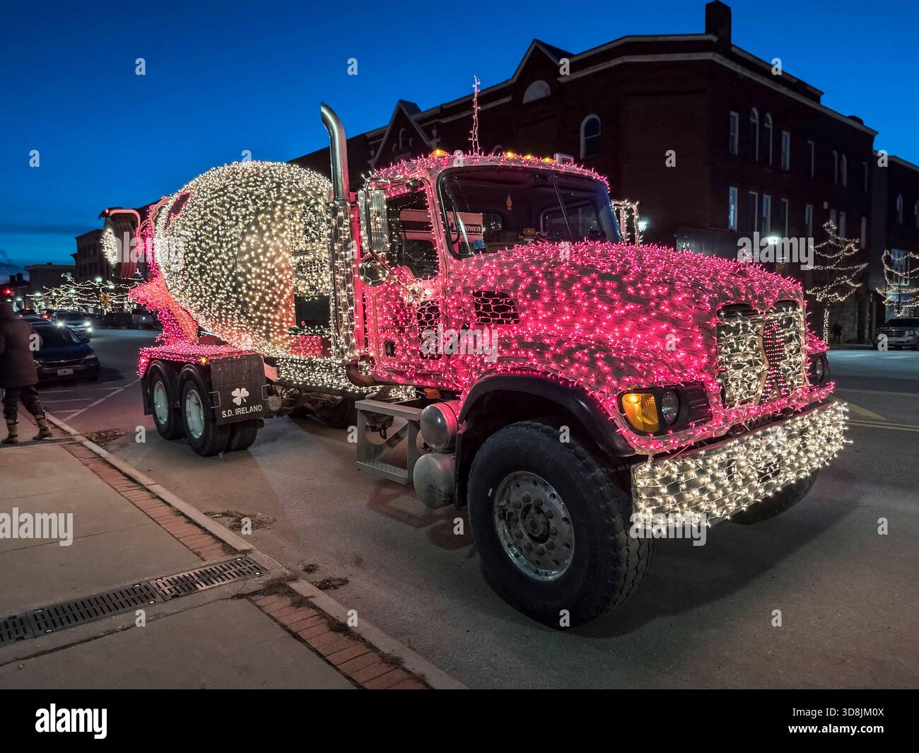 Camion de ciment à Noël à l'éclairage de l'arbre Christmans à Saint Albsns, Vermont, USA Banque D'Images