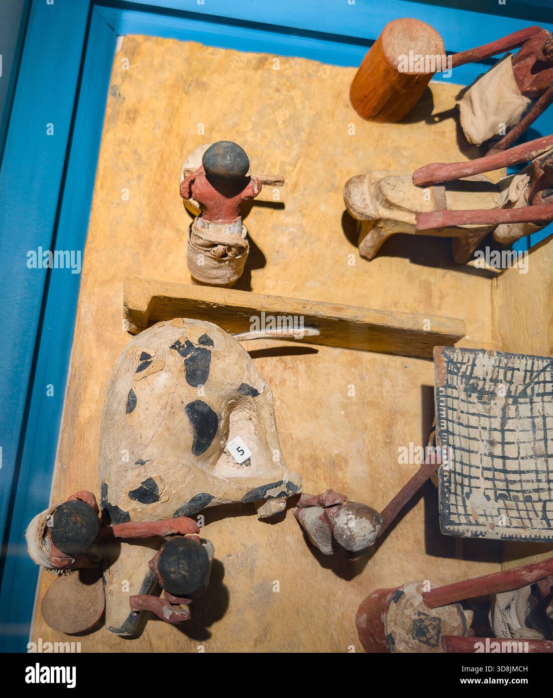 Egypte, Aéroport du Caire, Musée terminal 3 : maquette de brasserie et de boucherie, extraite de la tombe de Tjaui à Beni Hassan. Banque D'Images