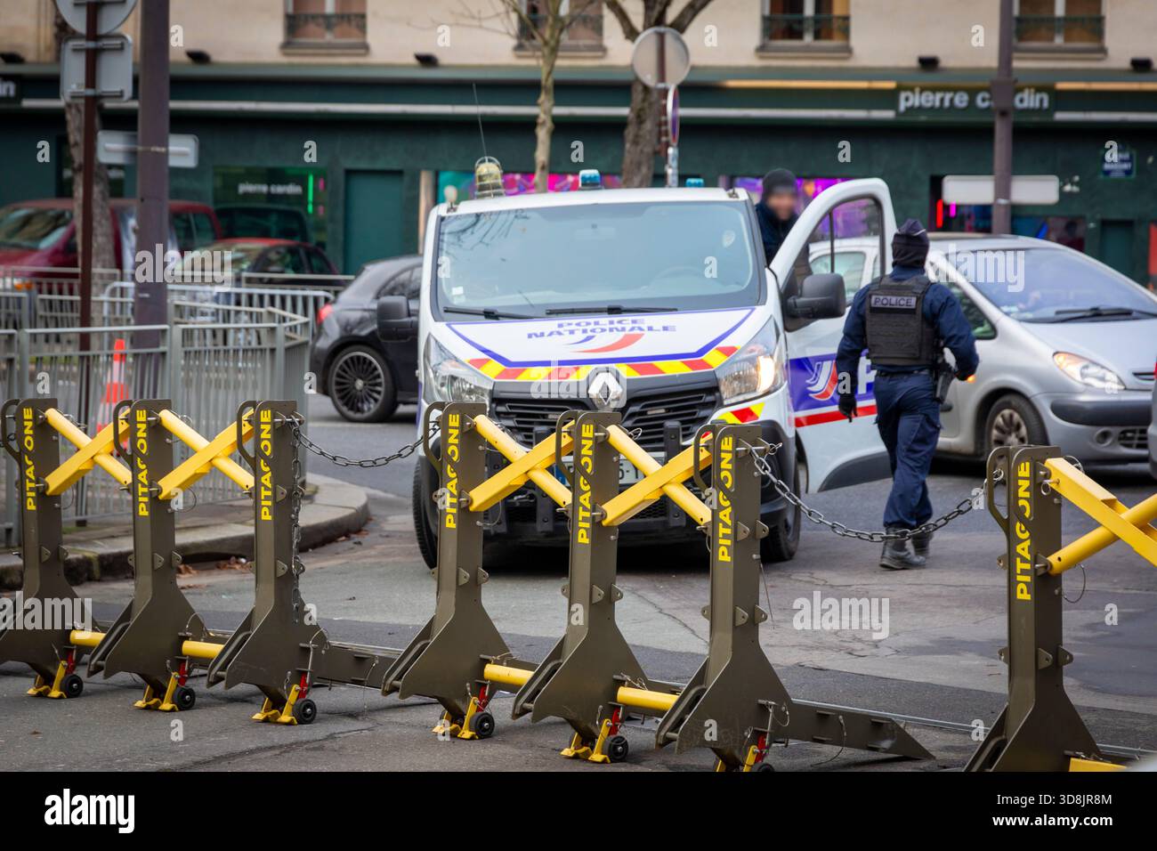 France, Ile-de-France, Paris, elysée, barrière mobile empêchant l'accès à la rue du faubourg Saint-Honoré devant l'elysée, système Pitagone Banque D'Images