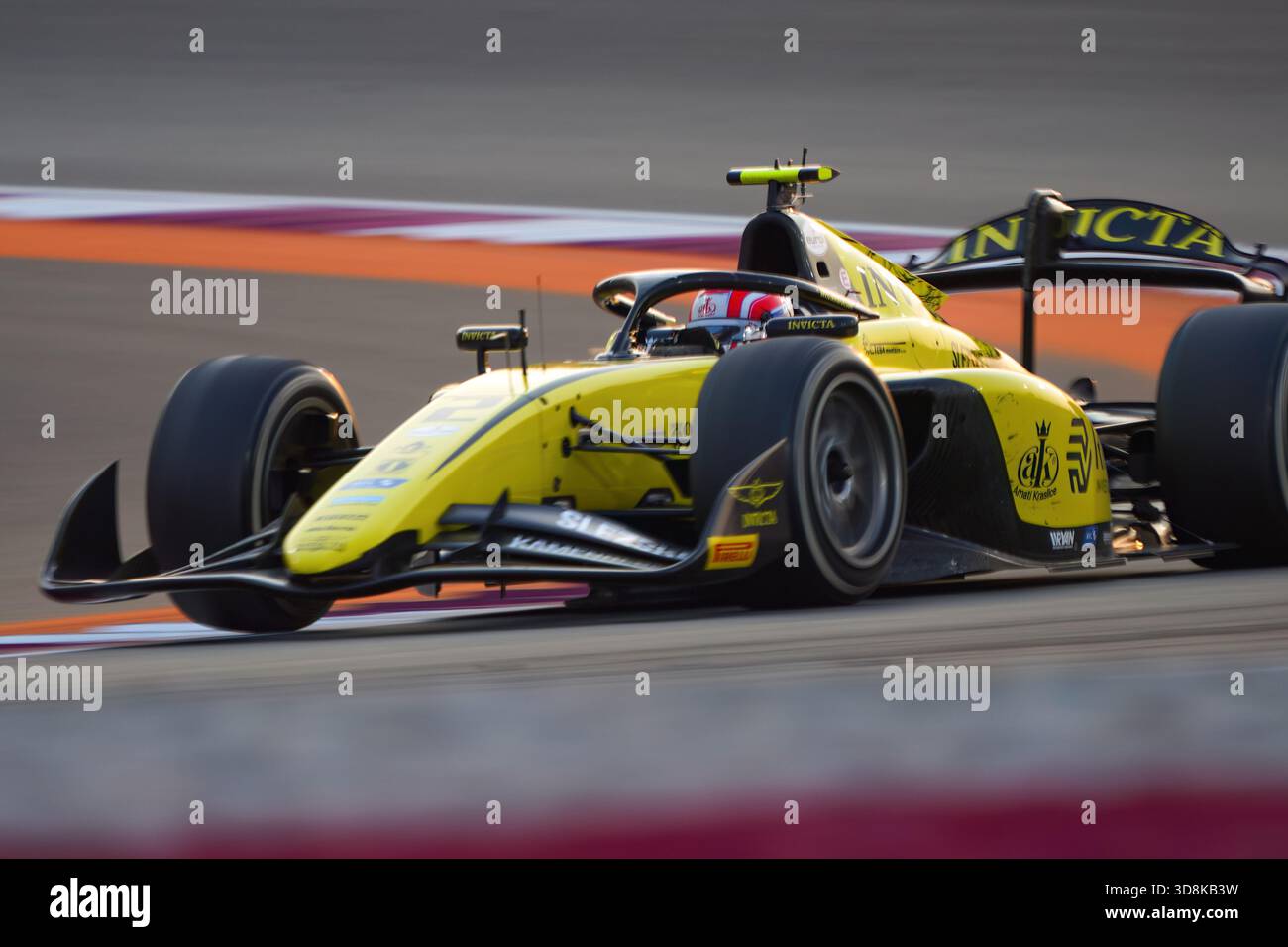 2025 Lusail FIA Formula 2 , Doha, Qatar - Leonardo Fornaroli a remporté le titre de formule 2 en 2025 grâce à sa deuxième place dans la course au Qatar. Banque D'Images