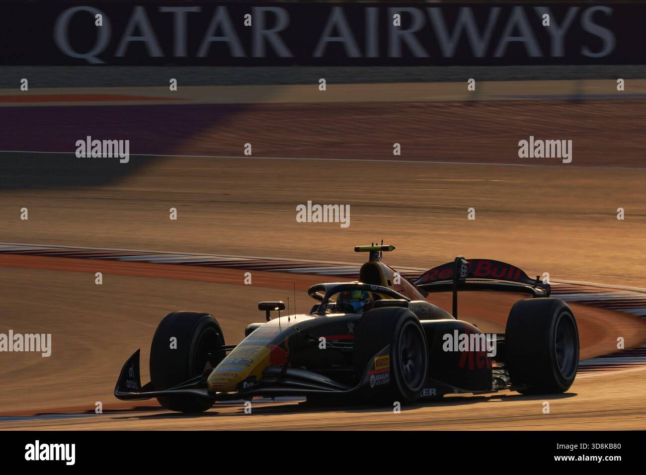 2025 Lusail FIA Formula 2 , Doha, Qatar - Leonardo Fornaroli a remporté le titre de formule 2 en 2025 grâce à sa deuxième place dans la course au Qatar. Banque D'Images