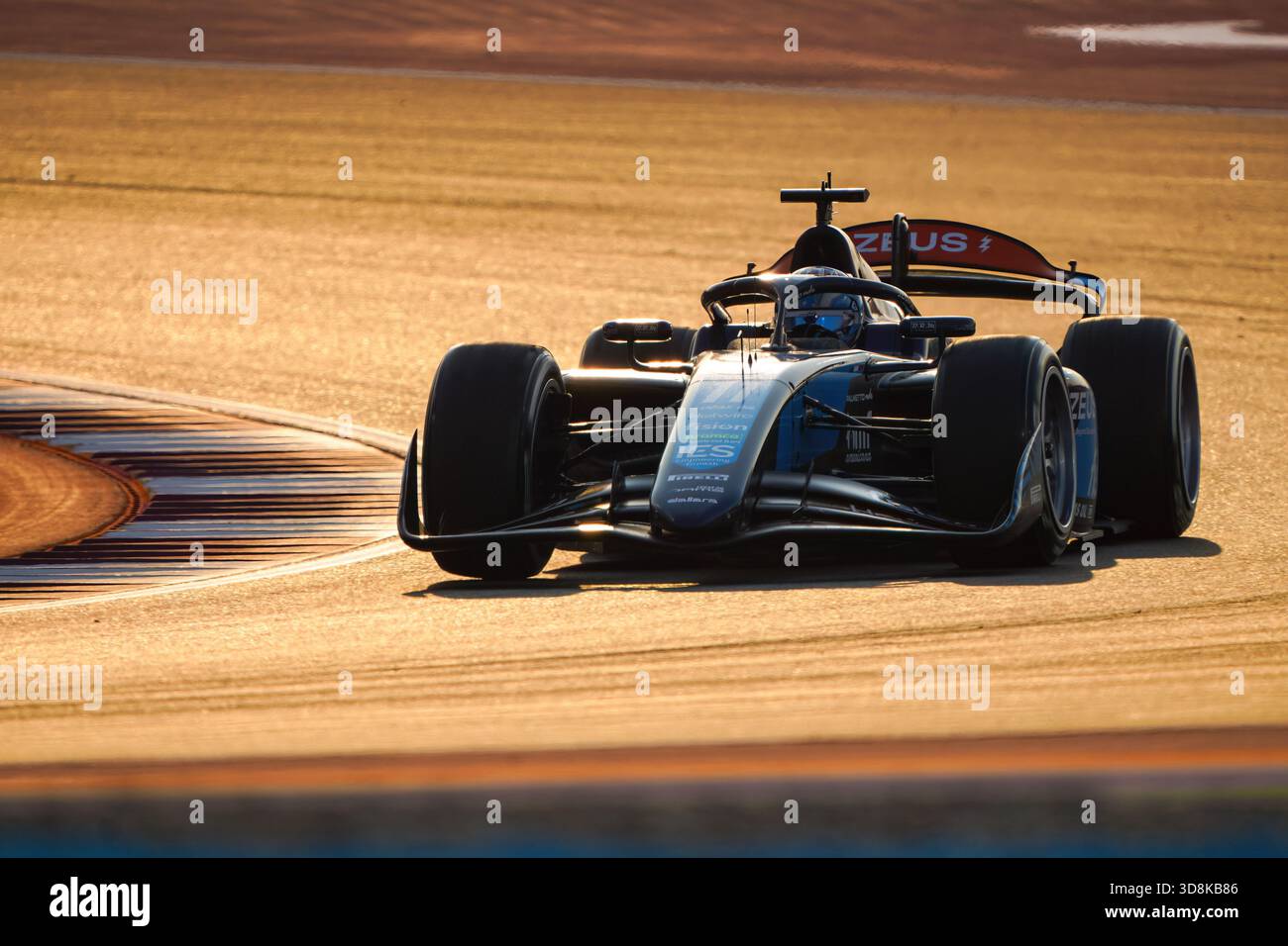 2025 Lusail FIA Formula 2 , Doha, Qatar - Leonardo Fornaroli a remporté le titre de formule 2 en 2025 grâce à sa deuxième place dans la course au Qatar. Banque D'Images