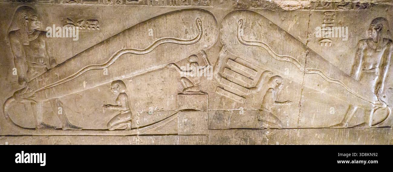 Egypte, Dendera, scène 'ampoule', prouvant à tort que les anciens Egyptiens connaissaient l'électricité. En fait une comosgonie (création du monde) scène. Banque D'Images
