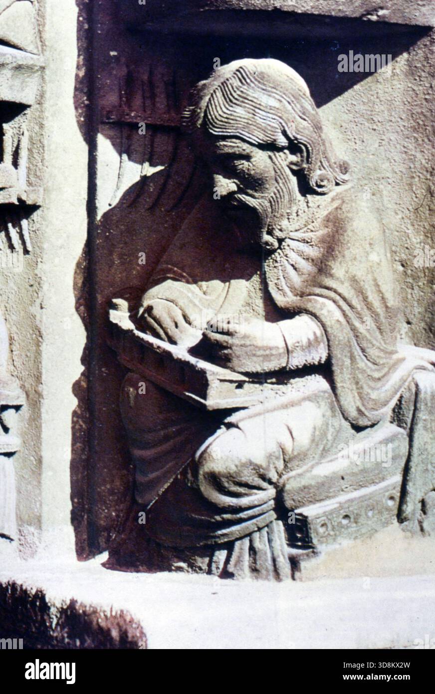 Archivio Storico Olycom/Lapresse Aristotele (Stagira, 384 a.c. o 383 a.c. - calcide, 322 a.c.) è stato un filosofo greco antico, ritenuto una delle menti più universali, Innovative, prolifiche e influenti di tutti i tempi, sia per la vastità che per la profondità dei suoi campi di conoscenza. Insieme a Platone, suo maestro, e a Socrate è considérato uno dei padri del pensiero filosofico occidentale, che però soprattutto da Aristotele ha ereditato problemi, termini, concetti e metodi. Nella Foto : Ritratto di Aristotele dans la photo : Portrait d'Aristote crédit : LaPresse/Alamy Live News Banque D'Images