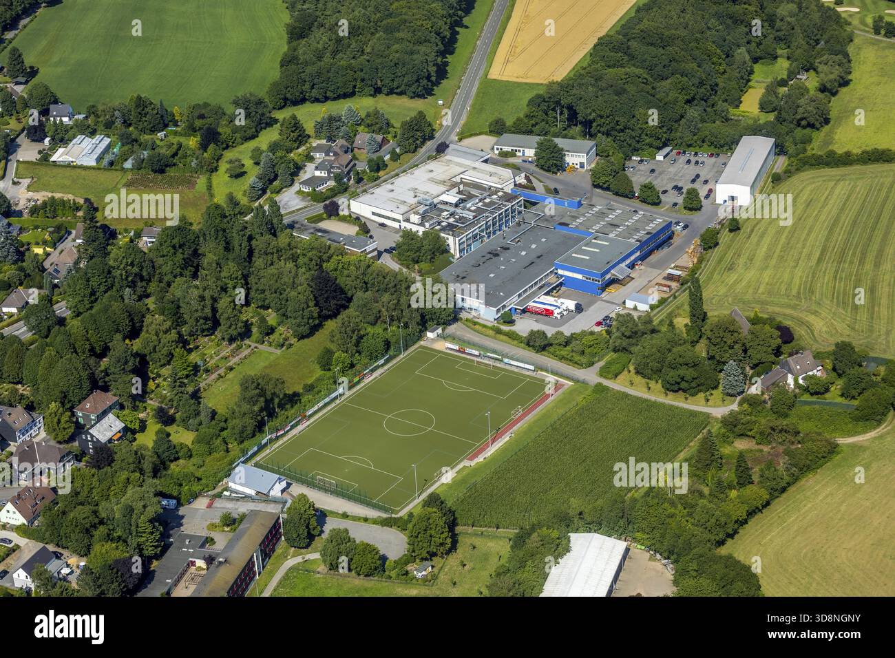 Wicke GmbH + Co. KG, terrain de sport, terrain de football, VfL Gennebreck 1923, Herzkamp, Sprockhoevel, région de la Ruhr, Rhénanie du Nord-Westphalie, Allemagne, DE, Europe Banque D'Images