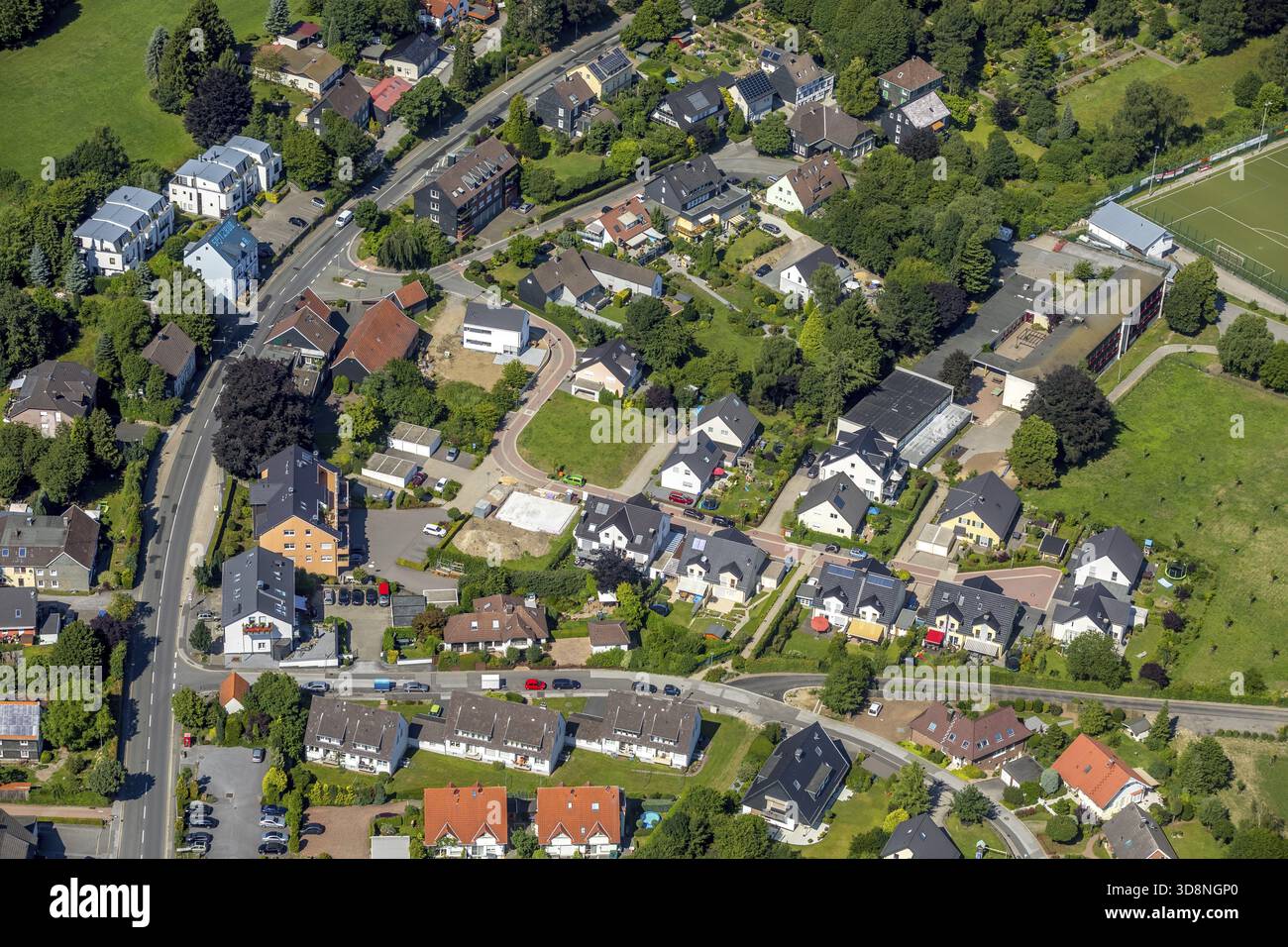 Secteur de développement Herzkamper Mulde, aréna Herzkamp, école primaire communautaire Gennebreck-Herzkamp, Herzkamp, Sprockhoevel, région de la Ruhr, Rhénanie-du-Nord-O. Banque D'Images