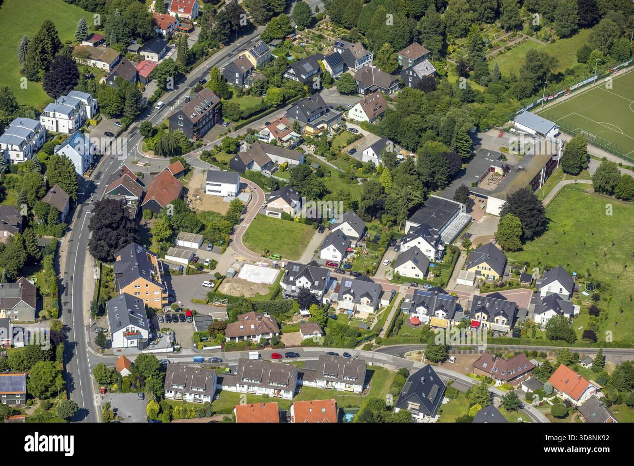 Secteur de développement Herzkamper Mulde, aréna Herzkamp, école primaire communautaire Gennebreck-Herzkamp, Herzkamp, Sprockhoevel, région de la Ruhr, Rhénanie-du-Nord-O. Banque D'Images